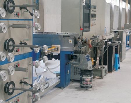 ���λ���