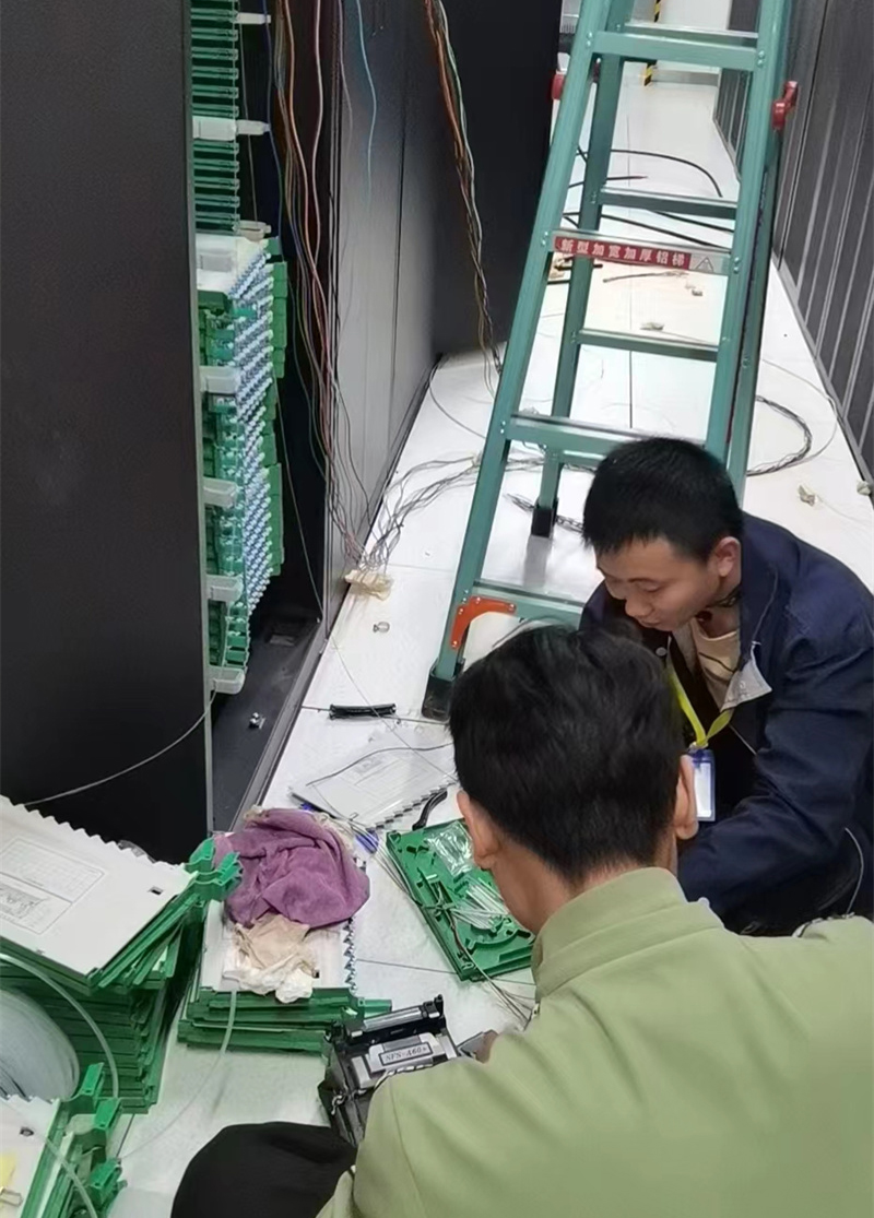 ���̰���